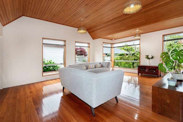 Photo of property in 54 Apsley Drive, Avonhead, Christchurch, 8042