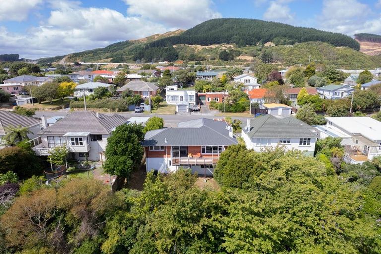 Photo of property in 15 Handyside Street, Tawa, Wellington, 5028