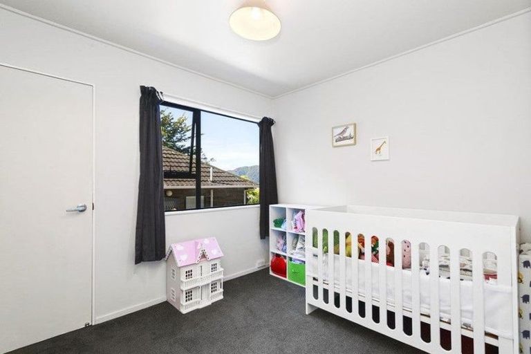 Photo of property in 2/4 Dowse Drive, Maungaraki, Lower Hutt, 5010