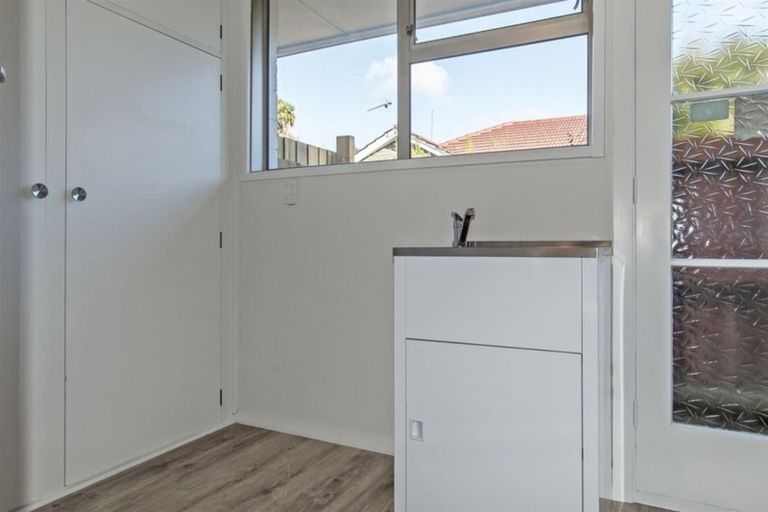 Photo of property in 1/86 Avonhead Road, Avonhead, Christchurch, 8042