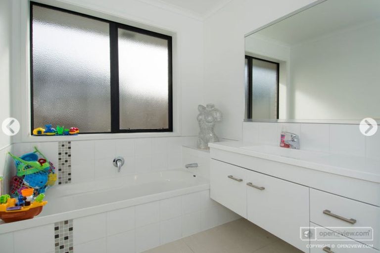 Photo of property in 182 Doncaster Drive, Papamoa Beach, Papamoa, 3118