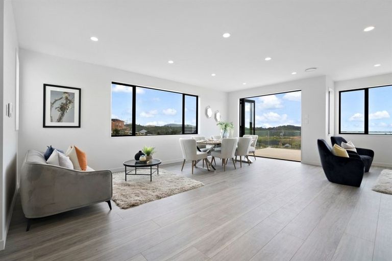 Photo of property in 36 Sunnyheights Road, Orewa, 0931