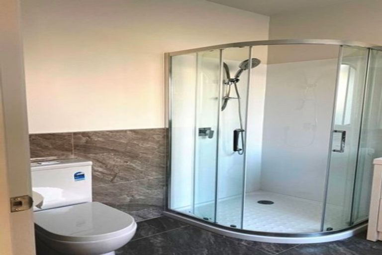 Photo of property in 3 Charles Henry Way, Papakura, 2110