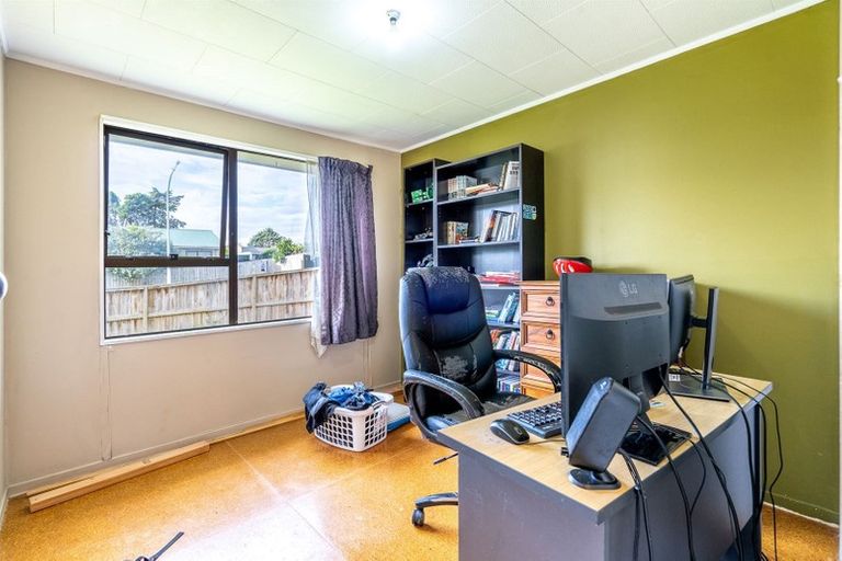 Photo of property in 2 Harrington Road, Henderson, Auckland, 0610