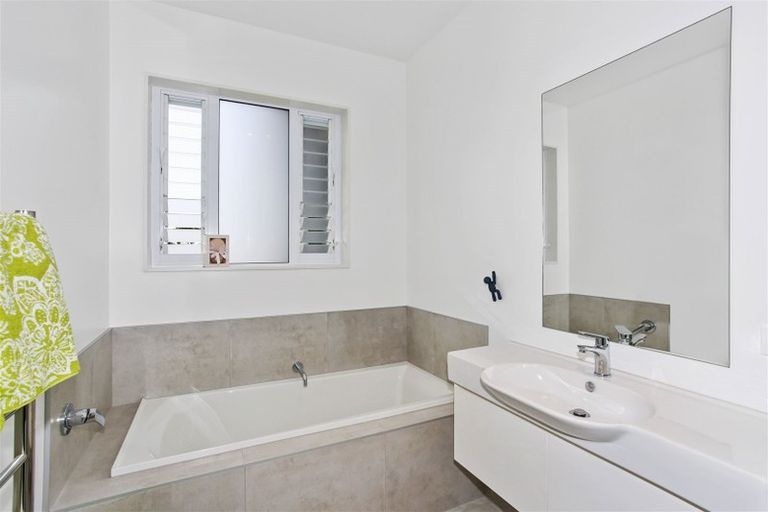 Photo of property in 76a Wellington Street, Pukekohe, 2120