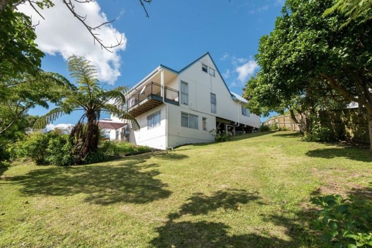 Photo of property in 11 Acland Place, Botany Downs, Auckland, 2010