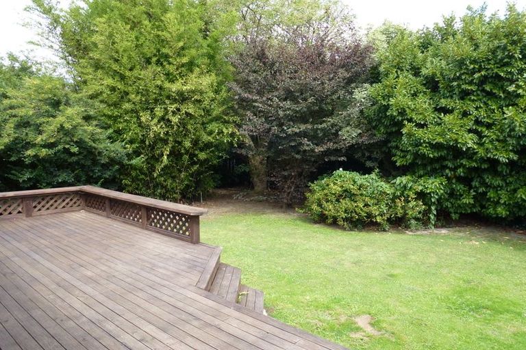 Photo of property in 16 Stirling Crescent, Hokowhitu, Palmerston North, 4410