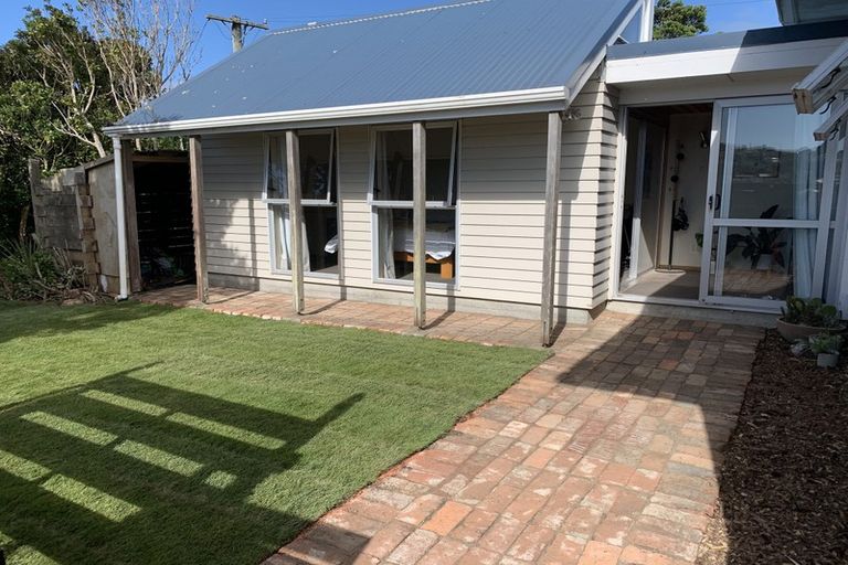 Photo of property in 26 Lyndfield Lane, Newlands, Wellington, 6037