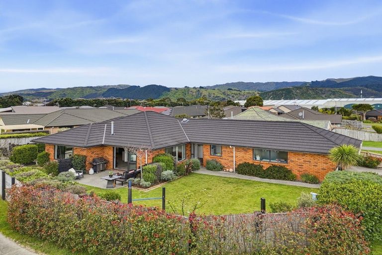 Photo of property in 20 Gandalf Crescent, Paraparaumu, 5032