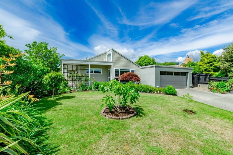 Photo of property in 13 Fleetwood Grove, Waikanae, 5036