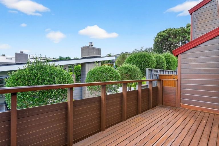 Photo of property in 2/50 Masterton Road, Rothesay Bay, Auckland, 0630