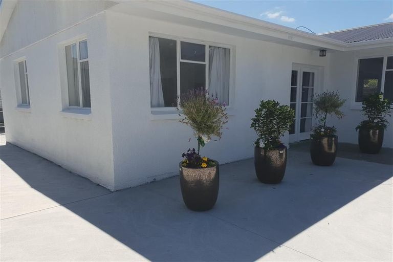 Photo of property in 422 Memorial Avenue, Burnside, Christchurch, 8053