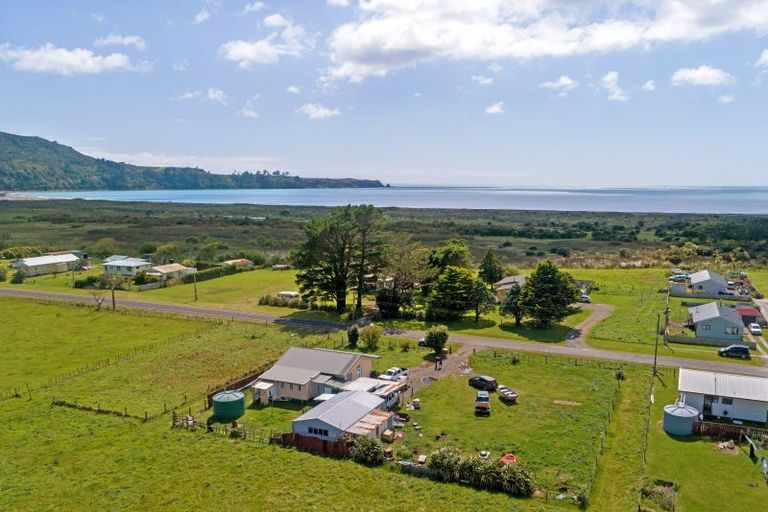 Photo of property in 63 Wharf Road, Hicks Bay, Tikitiki, 4087