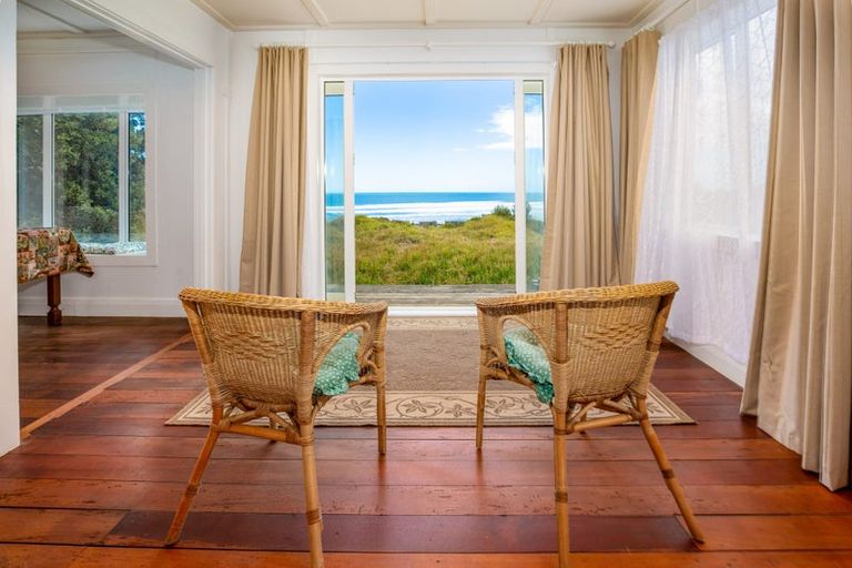 Photo of property in 21 Ocean View Road, Port Waikato, 2695