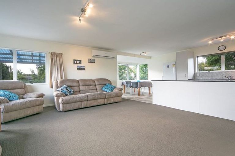 Photo of property in 20 Imperial Place, Henderson, Auckland, 0612