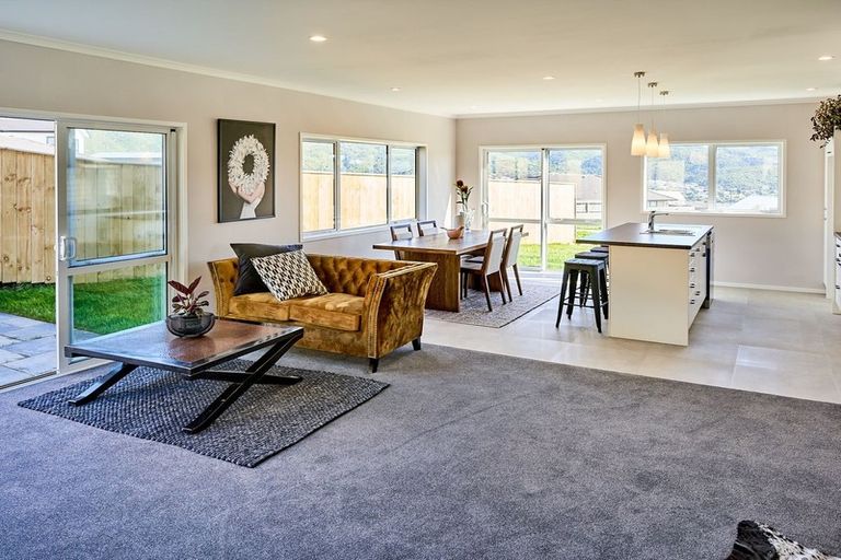 Photo of property in 113 Queen Charlotte Drive, Aotea, Porirua, 5024