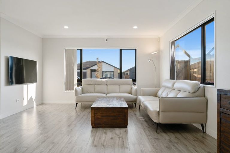 Photo of property in 9 Earlywood Road, Takanini, 2110