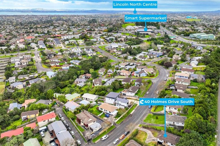 Photo of property in 40 Holmes Drive South, Massey, Auckland, 0614