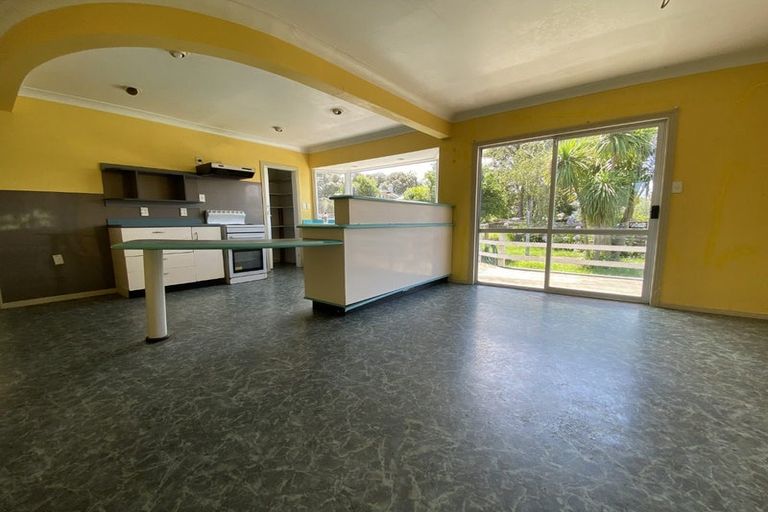 Photo of property in 42 Divich Avenue, Te Atatu South, Auckland, 0610