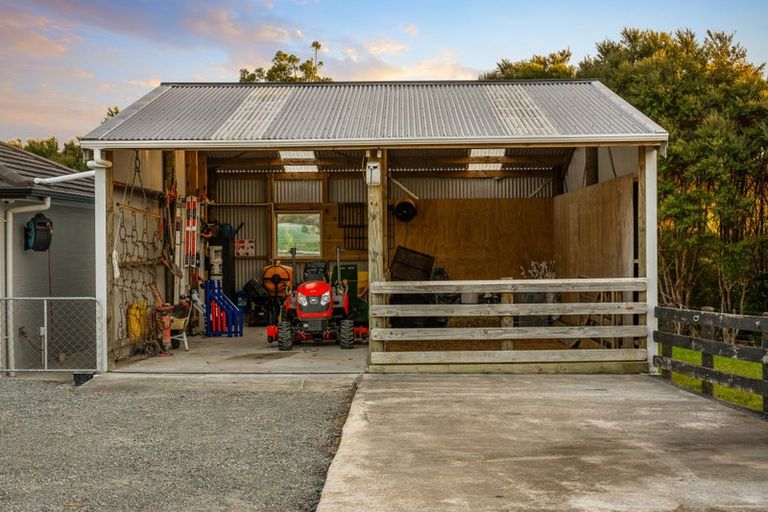 Photo of property in 1 Ngaire Close, Wainui, Silverdale, 0994