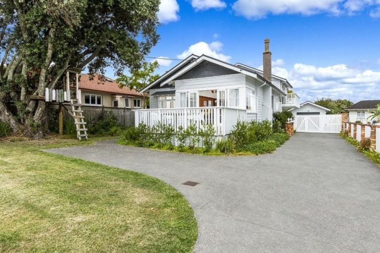 Photo of property in 53 Aramoana Avenue, Devonport, Auckland, 0624