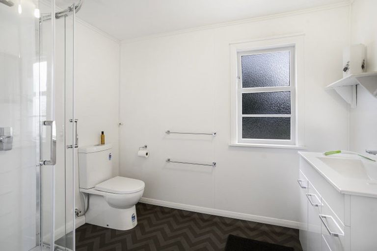 Photo of property in 13 Cambridge Road, Martinborough, 5711