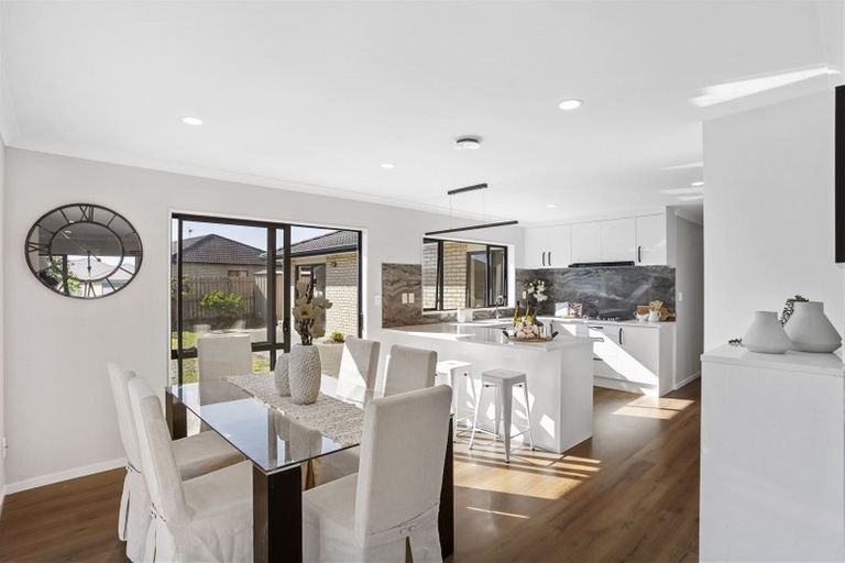 Photo of property in 27 Donegal Park Drive, Flat Bush, Auckland, 2019