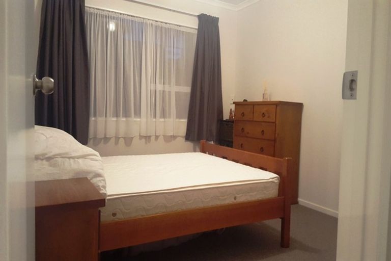 Photo of property in 1/19 Hauraki Crescent, Pinehill, Auckland, 0632