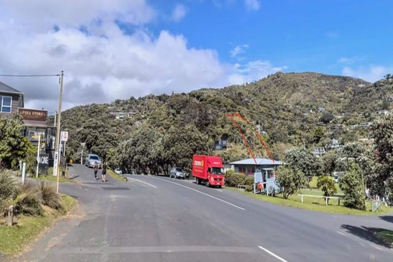 Photo of property in 52 Seaview Road, Piha, 0772