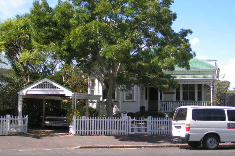 Photo of property in 111 Queen Street, Northcote Point, Auckland, 0627