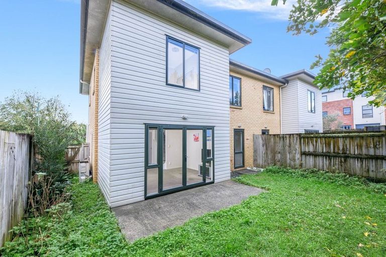 Photo of property in 12 Barnea Circle, Glen Eden, Auckland, 0602