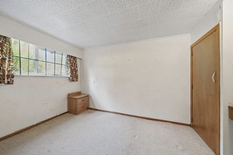 Photo of property in 18 Millbrook Road, Henderson, Auckland, 0612