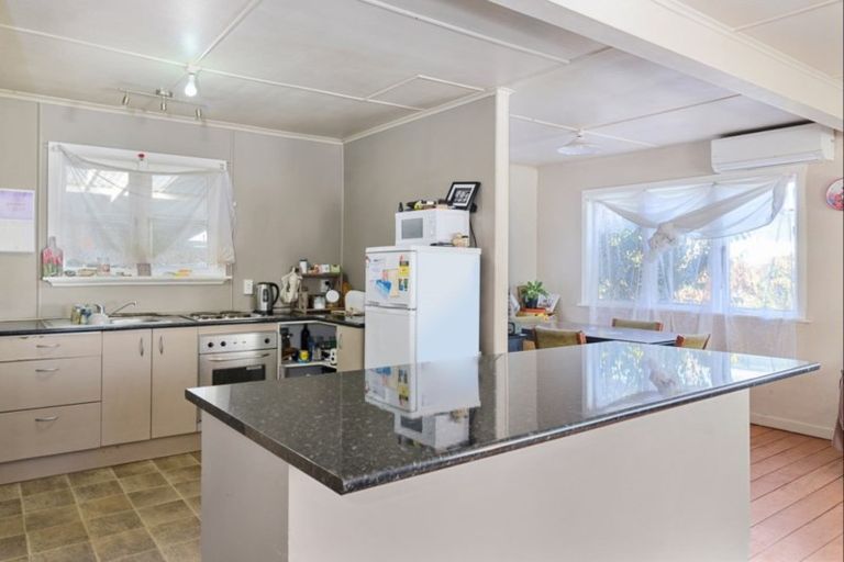 Photo of property in 8a Farnworth Avenue, Holdens Bay, Rotorua, 3010
