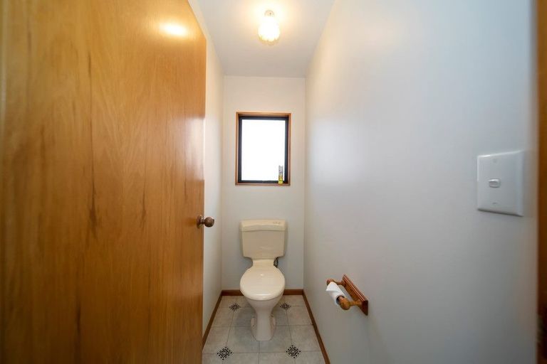 Photo of property in 11 Kinross Drive, Merrilands, New Plymouth, 4312