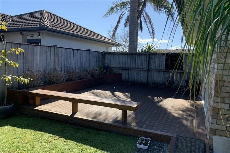 Photo of property in 6 Feeny Crescent, East Tamaki, Auckland, 2013