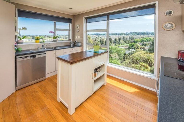 Photo of property in 27 Wairere Road, Bastia Hill, Whanganui, 4500