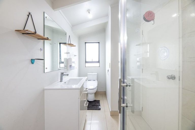 Photo of property in 12 Greville Road, Pinehill, Auckland, 0632