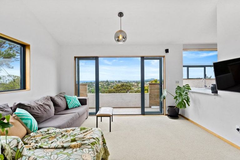 Photo of property in 2/310 Glenvar Road, Torbay, Auckland, 0630