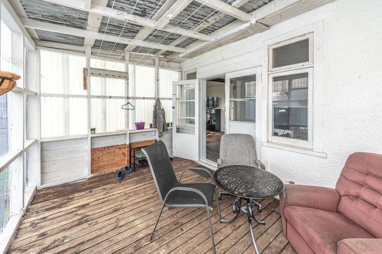 Photo of property in 40 Hussey Street, Waverley, 4510