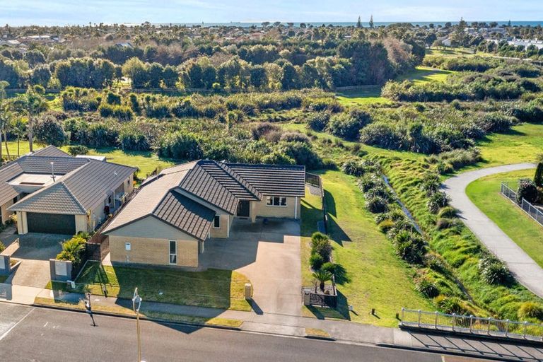 Photo of property in 95 Oriental Parade, Papamoa Beach, Papamoa, 3118