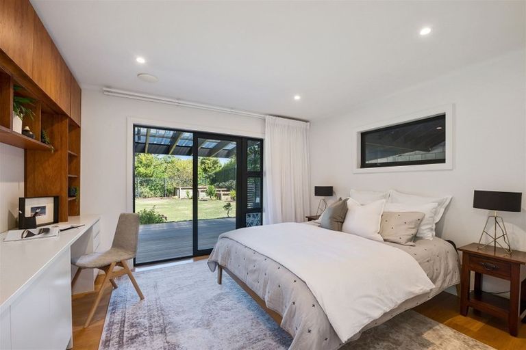 Photo of property in 5 Ngarahana Avenue, Paremoremo, Auckland, 0632