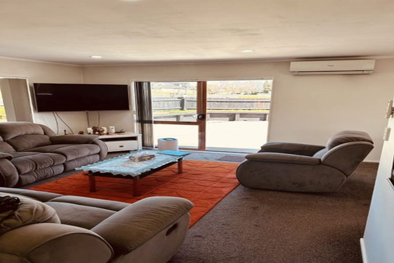 Photo of property in 4/30 Matthews Road, Clover Park, Auckland, 2019