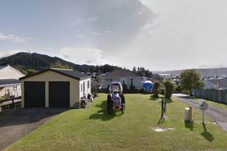 Photo of property in 100 Fernleigh Glade, Whangamata, 3620
