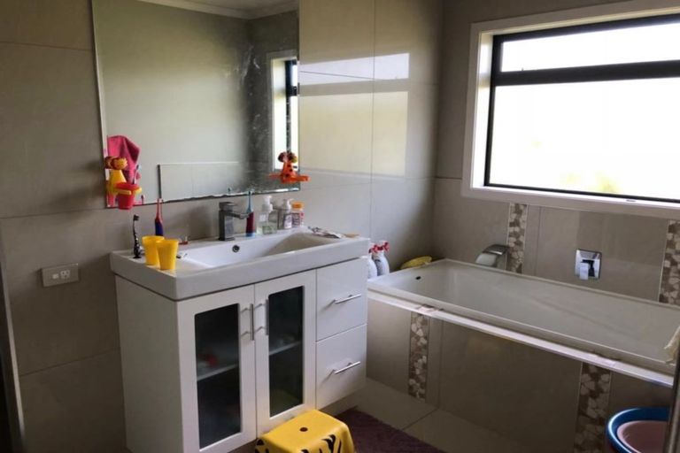 Photo of property in 1 Capricorn Place, Browns Bay, Auckland, 0630