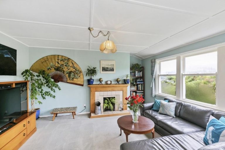 Photo of property in 4 Montgomery Avenue, Karori, Wellington, 6012