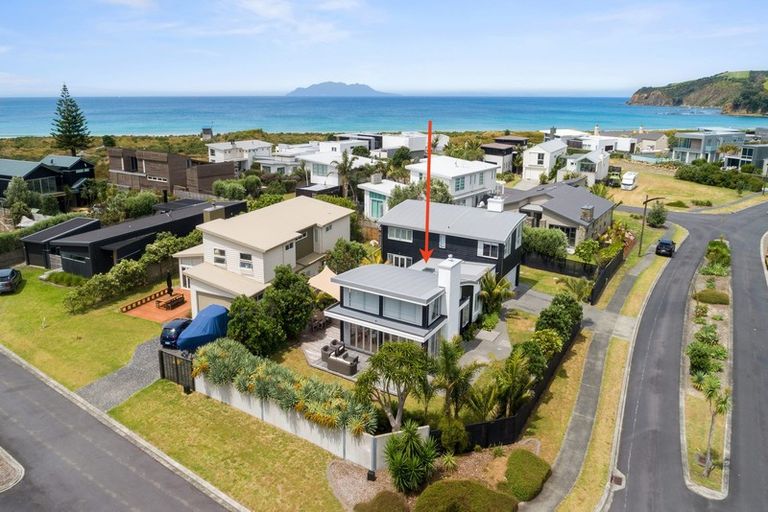 Photo of property in 9 Paraoa Crescent, Omaha, 0986