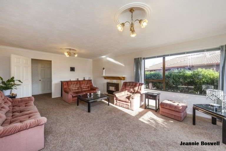 Photo of property in 37 Chippendale Crescent, Highbury, Palmerston North, 4412