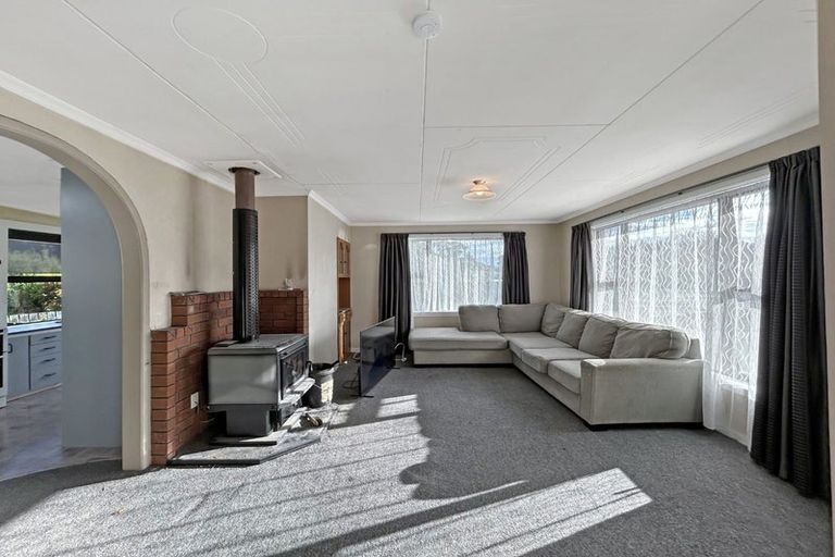 Photo of property in 137 Seaward Road, Edendale, 9825