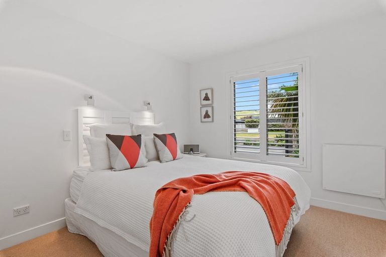 Photo of property in 9 Paraoa Crescent, Omaha, 0986