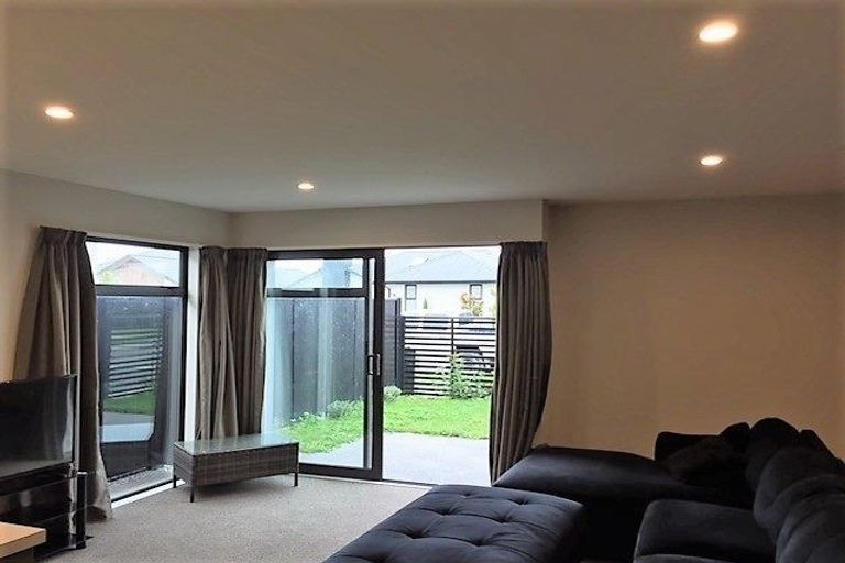 Photo of property in 15b Te Whenu Crescent, Marshland, Christchurch, 8083